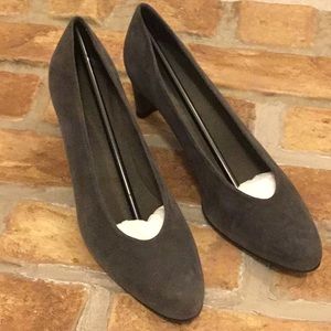 Stewart Weitzman chicpump charcoal suede shoe